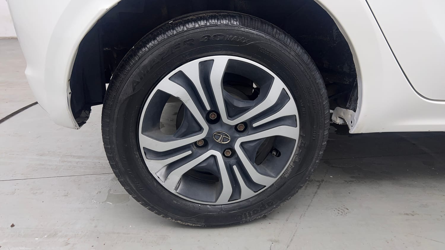 Used 2019 Tata Tiago Revotron XZ Petrol Manual tyres RIGHT REAR TYRE RIM VIEW