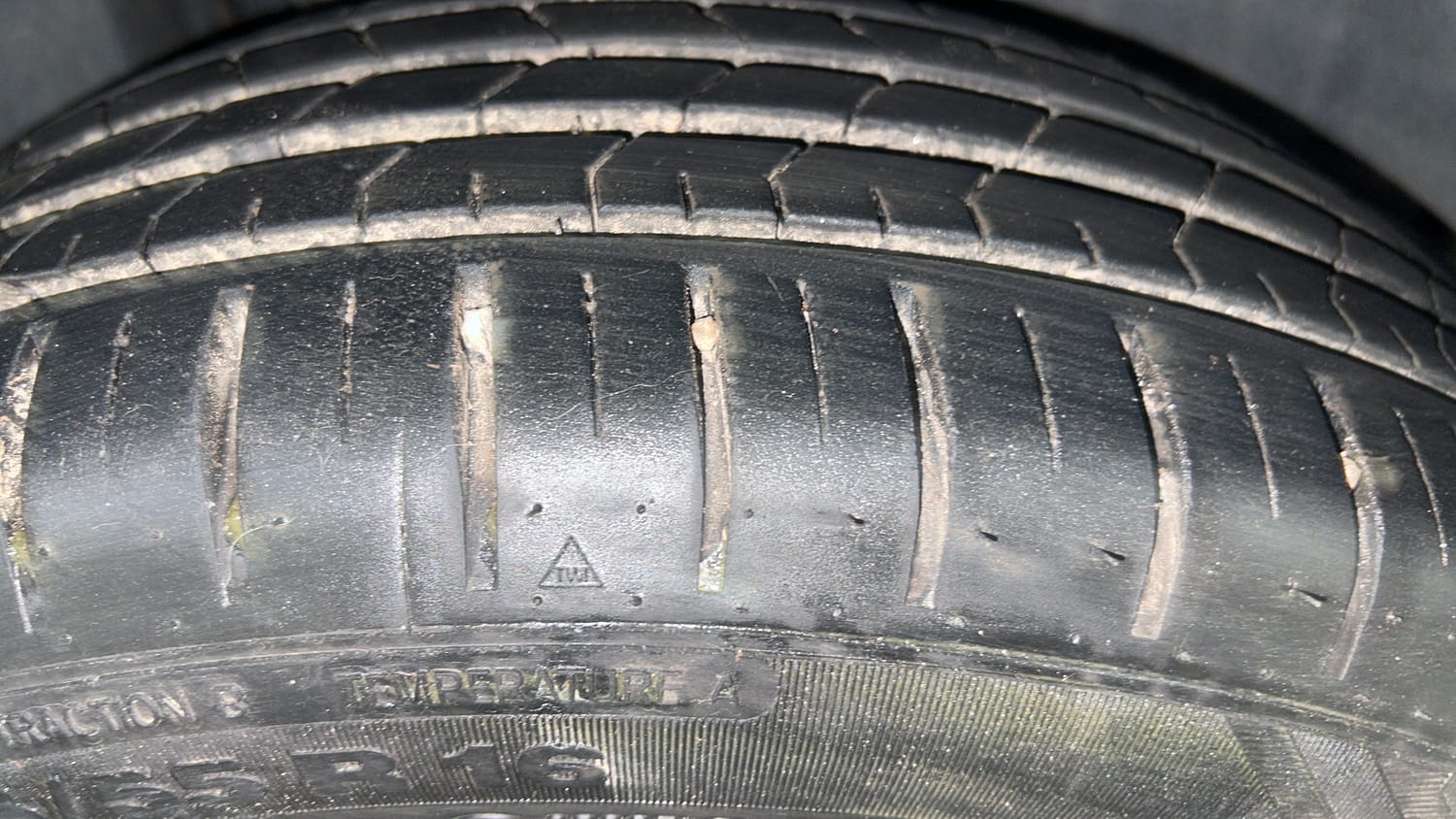 Used 2025 Toyota Glanza V AMT Petrol Automatic tyres RIGHT REAR TYRE TREAD VIEW