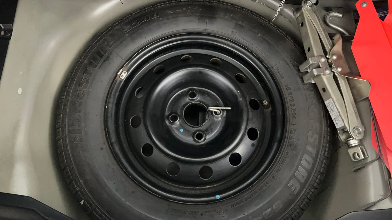 Used 2016 Maruti Suzuki Swift VXi Petrol Manual tyres SPARE TYRE VIEW
