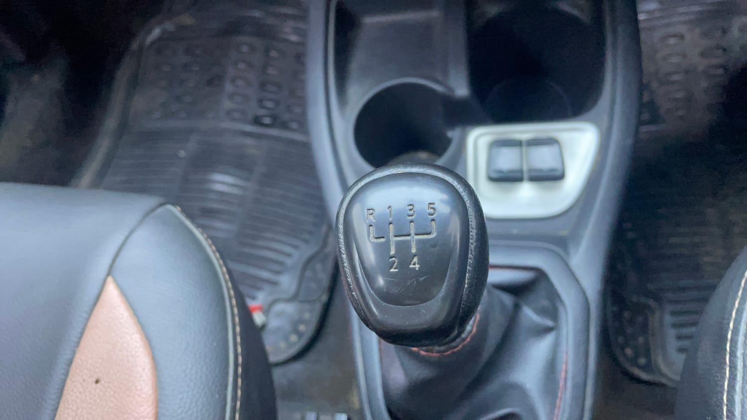Used 2016 Datsun Redi-GO S Petrol Manual interior GEAR  KNOB VIEW