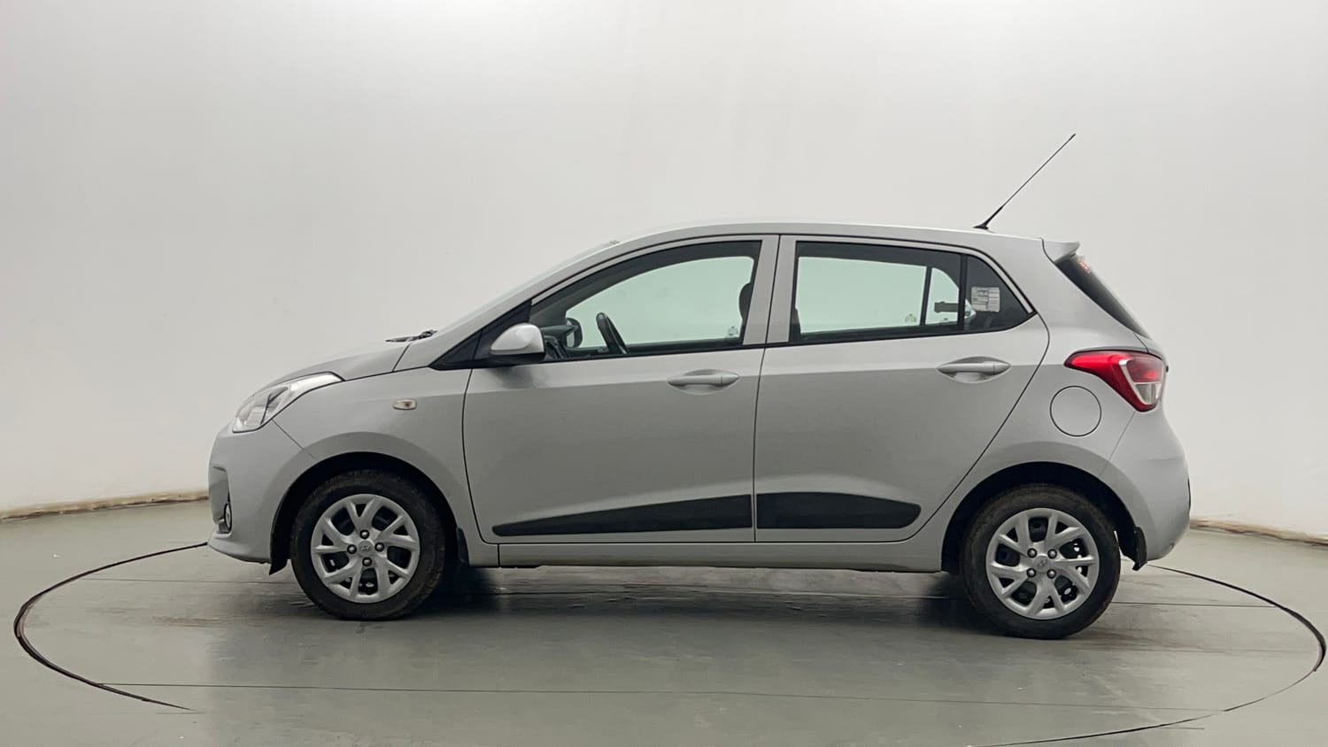 Used 2017 Hyundai Grand i10 Sportz 1.2 Kappa VTVT Petrol Manual exterior LEFT SIDE VIEW
