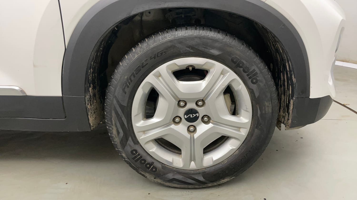 Used 2023 Kia Sonet HTK Plus 1.2 Petrol Manual tyres RIGHT FRONT TYRE RIM VIEW