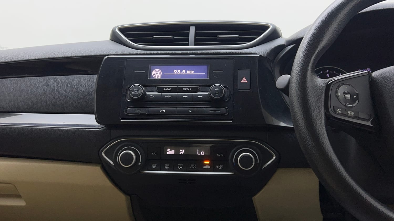 Used 2019 Honda Amaze 1.2 V MT Petrol Petrol Manual interior MUSIC SYSTEM & AC CONTROL VIEW