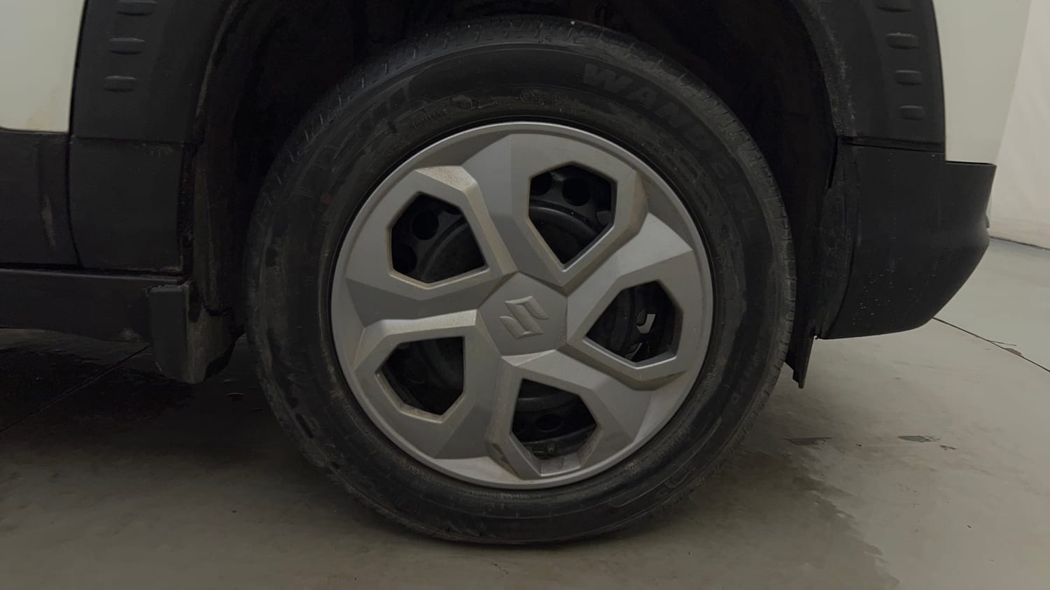 Used 2025 Maruti Suzuki Brezza Vxi AT Petrol Automatic tyres RIGHT FRONT TYRE RIM VIEW