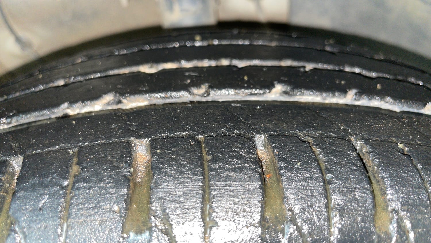 Used 2023 Kia Sonet HTK Plus 1.2 Petrol Manual tyres RIGHT FRONT TYRE TREAD VIEW