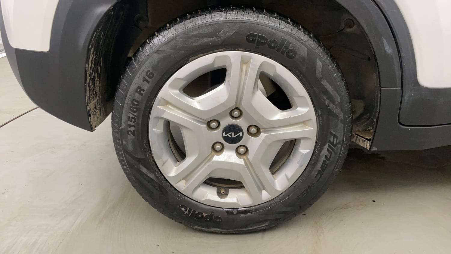 Used 2023 Kia Sonet HTK Plus 1.2 Petrol Manual tyres RIGHT REAR TYRE RIM VIEW