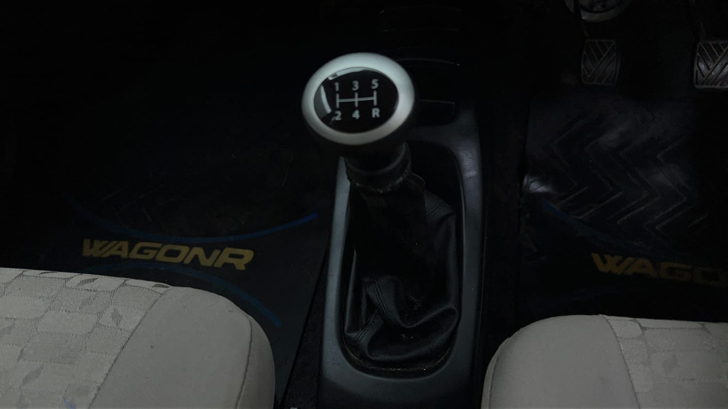 Used 2013 Maruti Suzuki Wagon R VXI Petrol Manual interior GEAR  KNOB VIEW