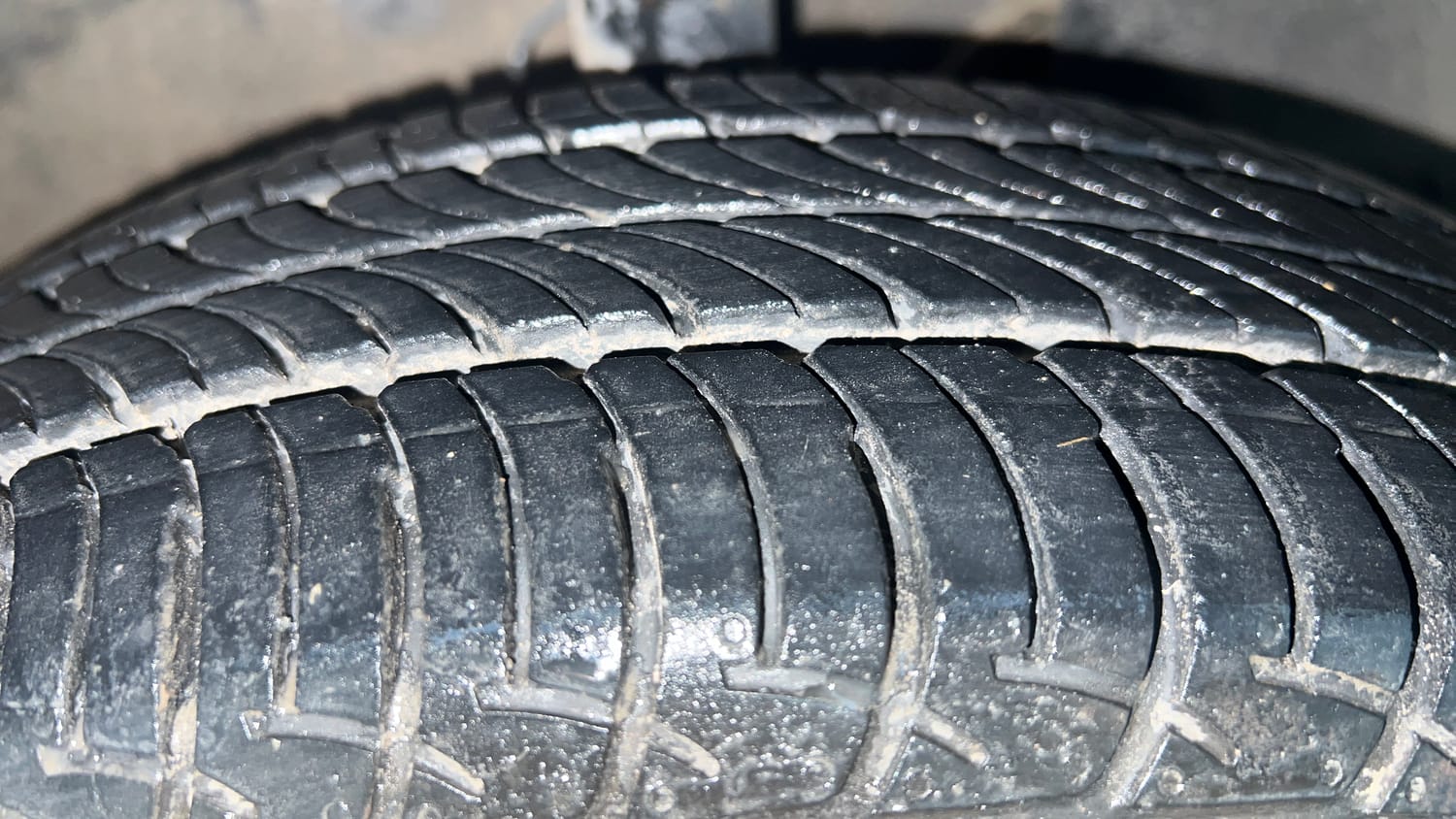 Used 2022 Maruti Suzuki Wagon R ZXi 1.2 AMT Petrol Automatic tyres RIGHT FRONT TYRE TREAD VIEW