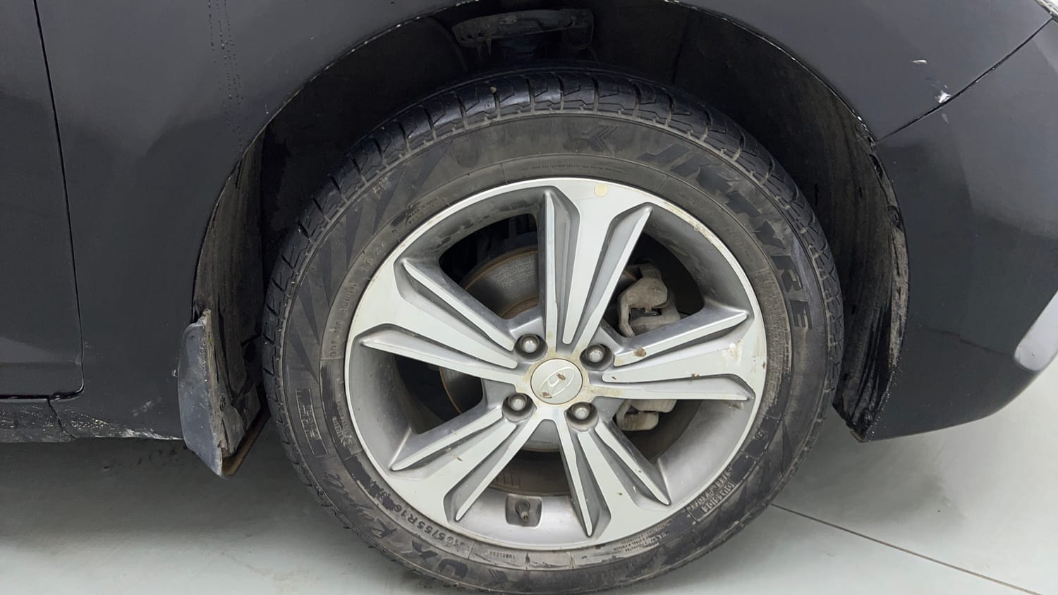 Used 2019 Hyundai Verna SX (O)1.6 VTVT Petrol Manual tyres RIGHT FRONT TYRE RIM VIEW