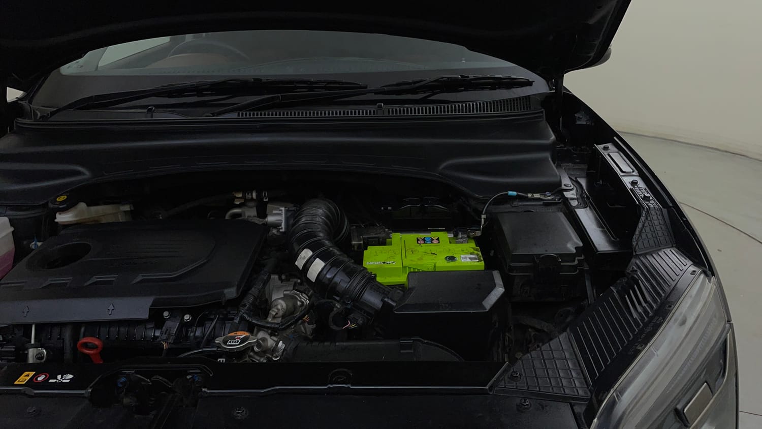 Used 2023 Hyundai Alcazar Prestige 7 STR 1.5 Diesel Diesel Manual engine ENGINE LEFT SIDE HINGE & APRON VIEW