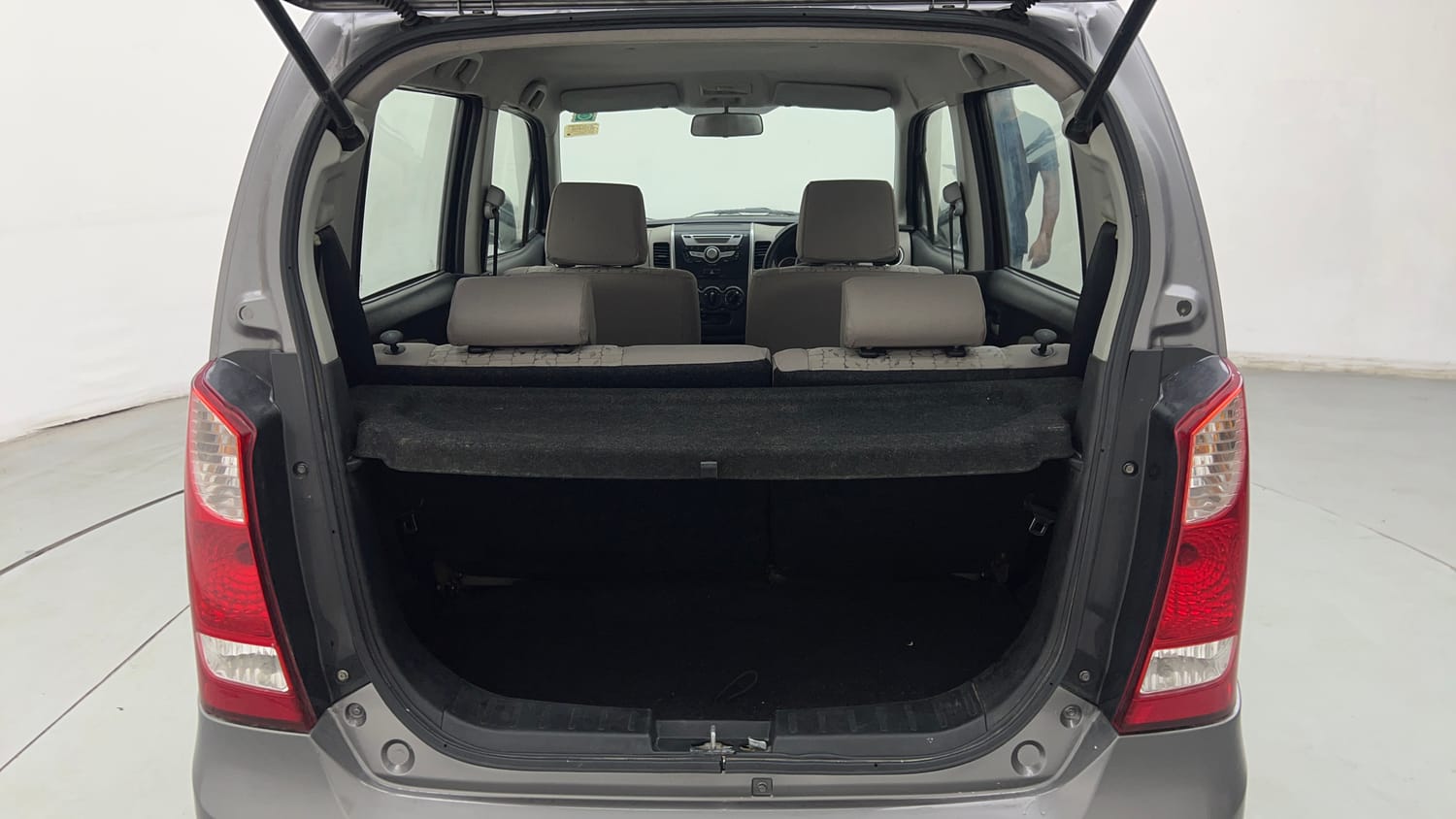 Used 2013 Maruti Suzuki Wagon R VXI Petrol Manual interior DICKY INSIDE VIEW