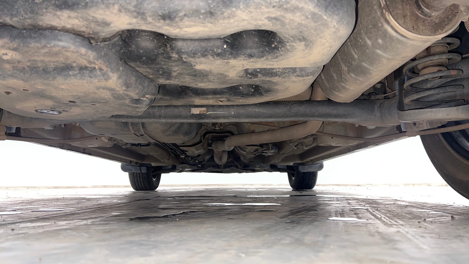 Used 2024 Mahindra XUV 300 W8 (O) 1.5 Diesel Diesel Manual extra REAR UNDERBODY VIEW (TAKEN FROM REAR)