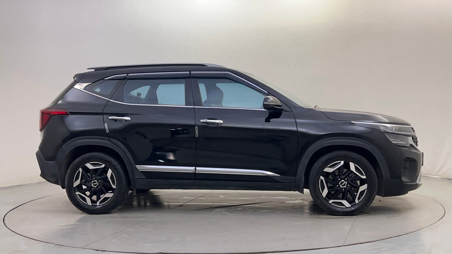 Used 2023 kia Seltos HTX 1.5 IVT Petrol Automatic exterior RIGHT SIDE VIEW