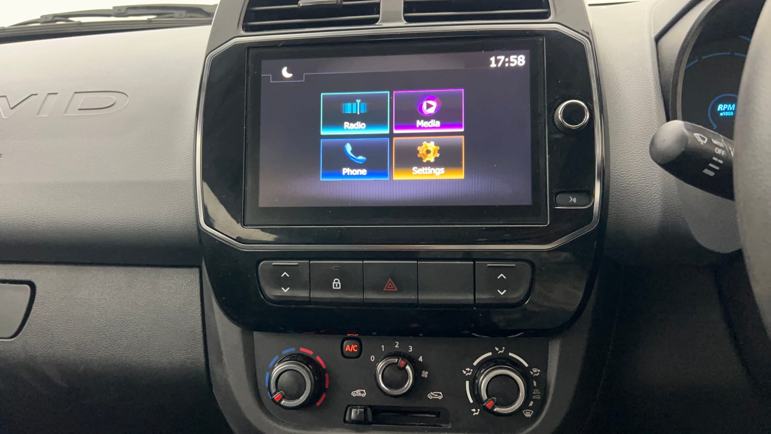 Used 2022 Renault Kwid RXT 0.8 Petrol Manual interior MUSIC SYSTEM & AC CONTROL VIEW