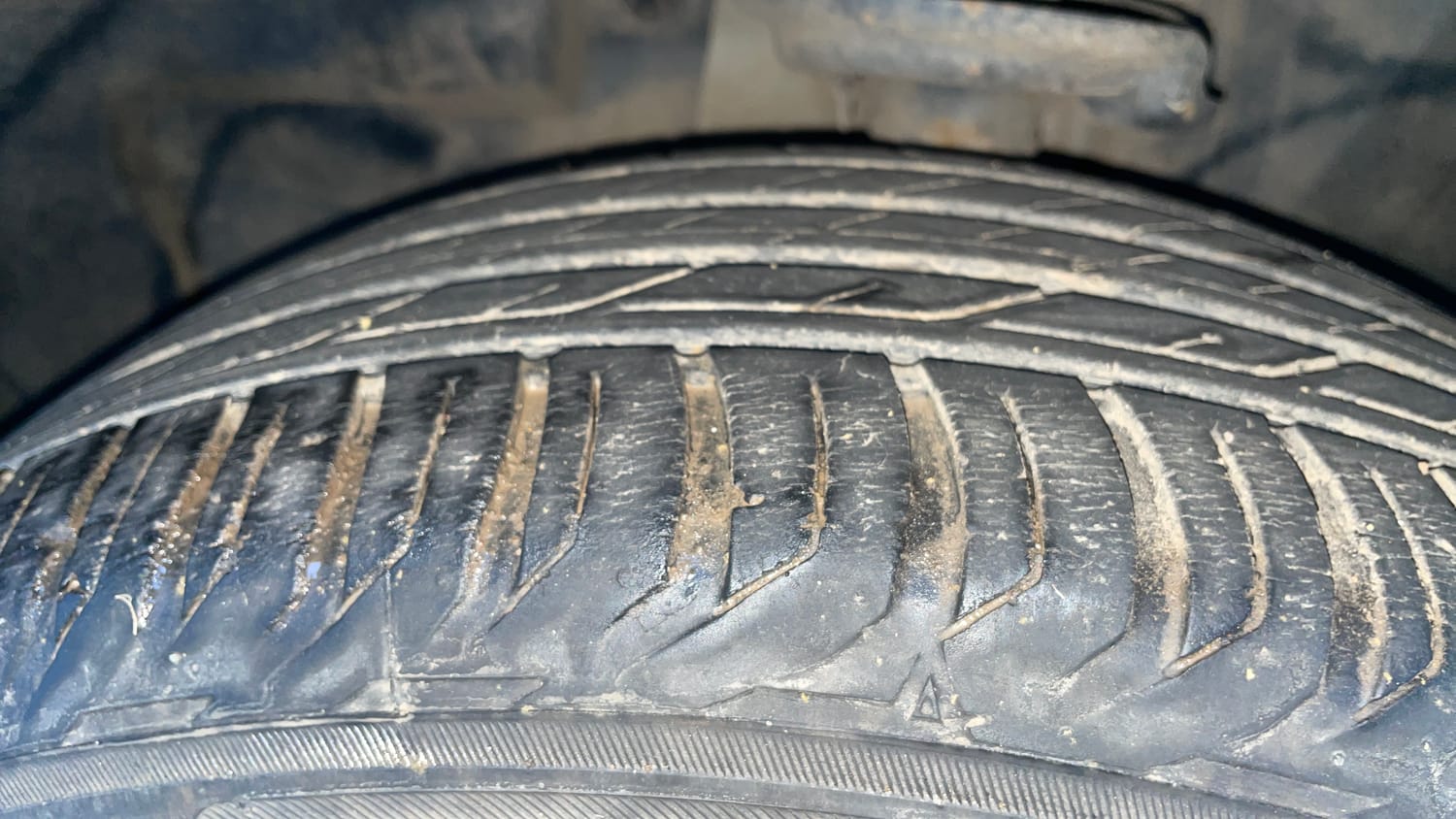 Used 2022 Jeep Compass Model S (O) Diesel 4x4 AT Diesel Automatic tyres LEFT FRONT TYRE TREAD VIEW