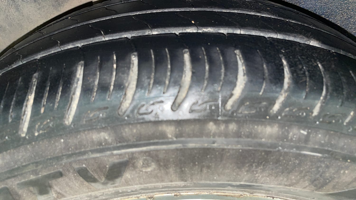 Used 2013 Ford Figo Duratec Petrol Titanium 1.2 Petrol Manual tyres RIGHT REAR TYRE TREAD VIEW