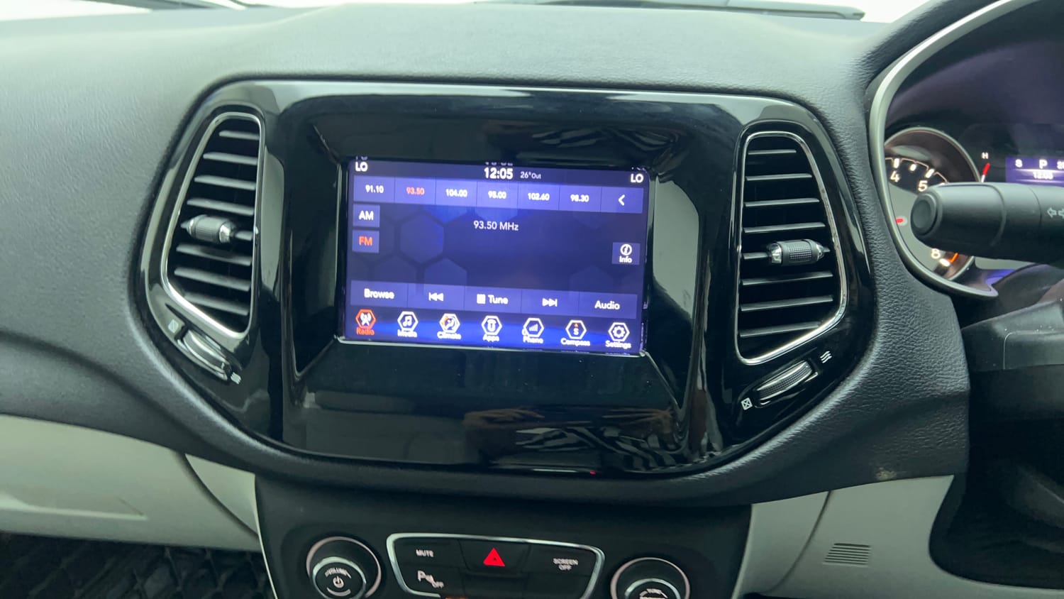 Used 2017 Jeep Compass Limited 1.4 Petrol AT Petrol Automatic top_features Integrated (in-dash) music system