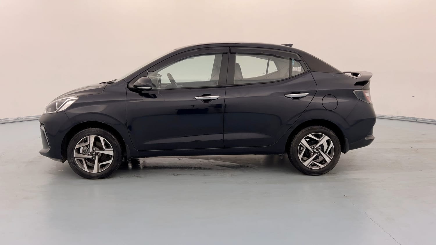 Used 2023 Hyundai Aura SX 1.2 (O) Petrol Petrol Manual exterior LEFT SIDE VIEW