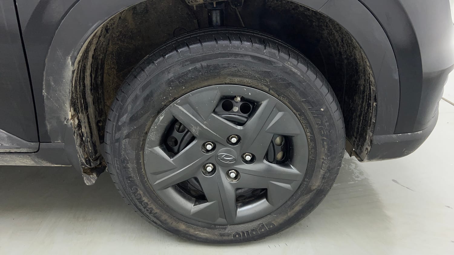 Used 2024 Hyundai Venue SX 1.2 Petrol Petrol Manual tyres RIGHT FRONT TYRE RIM VIEW