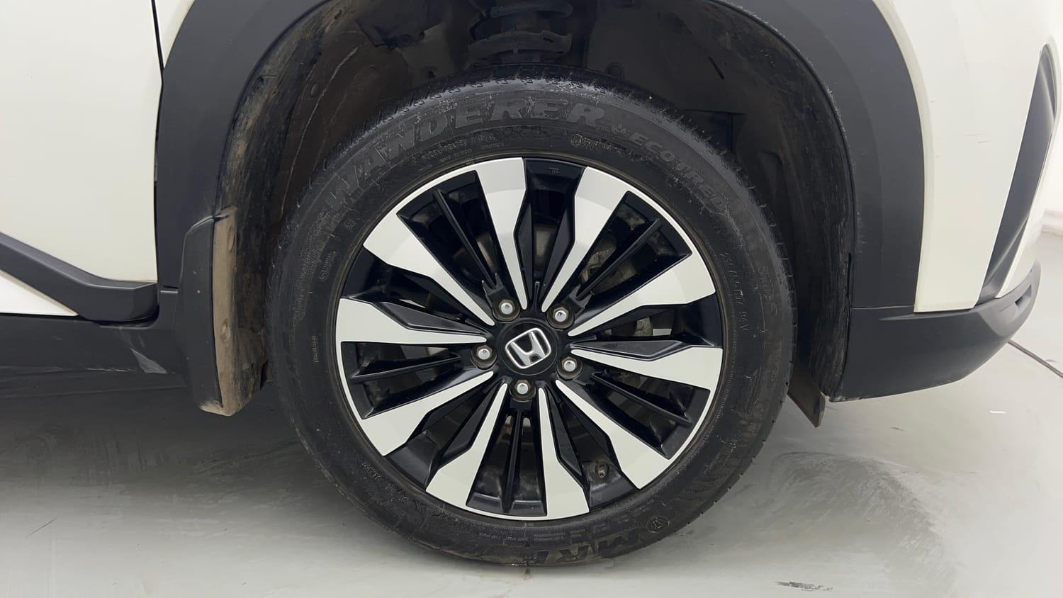 Used 2024 Honda Elevate ZX CVT Petrol Automatic tyres RIGHT FRONT TYRE RIM VIEW