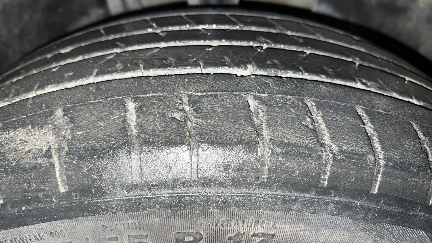 Used 2023 Skoda Kushaq Style 1.5L TSI MT Petrol Manual tyres RIGHT FRONT TYRE TREAD VIEW