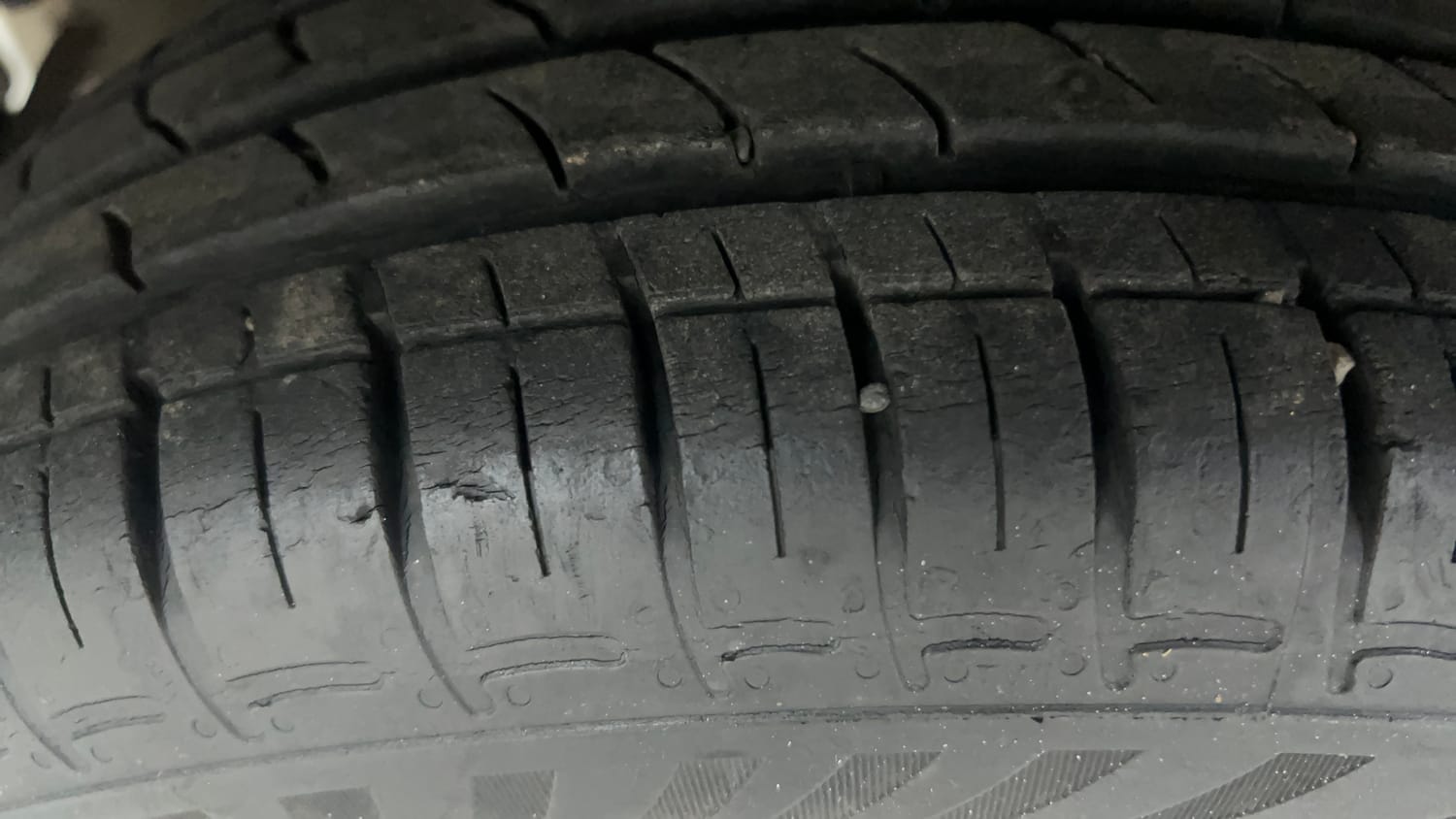 Used 2021 Hyundai Grand i10 Nios Sportz AMT 1.2 Kappa VTVT Petrol Automatic tyres RIGHT REAR TYRE TREAD VIEW