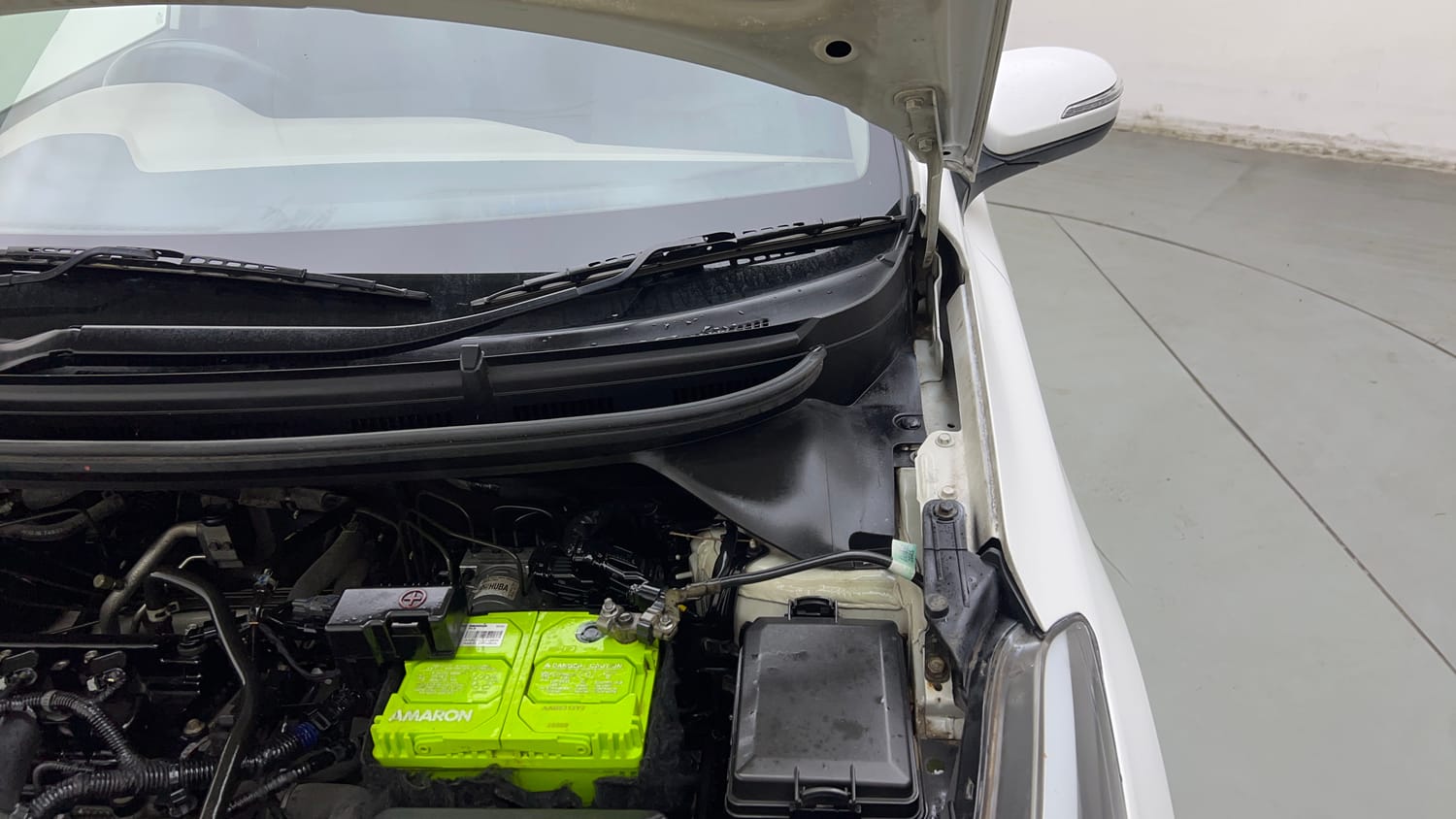 Used 2019 Hyundai Elite i20 Asta 1.2 (O) Petrol Manual engine ENGINE LEFT SIDE HINGE & APRON VIEW