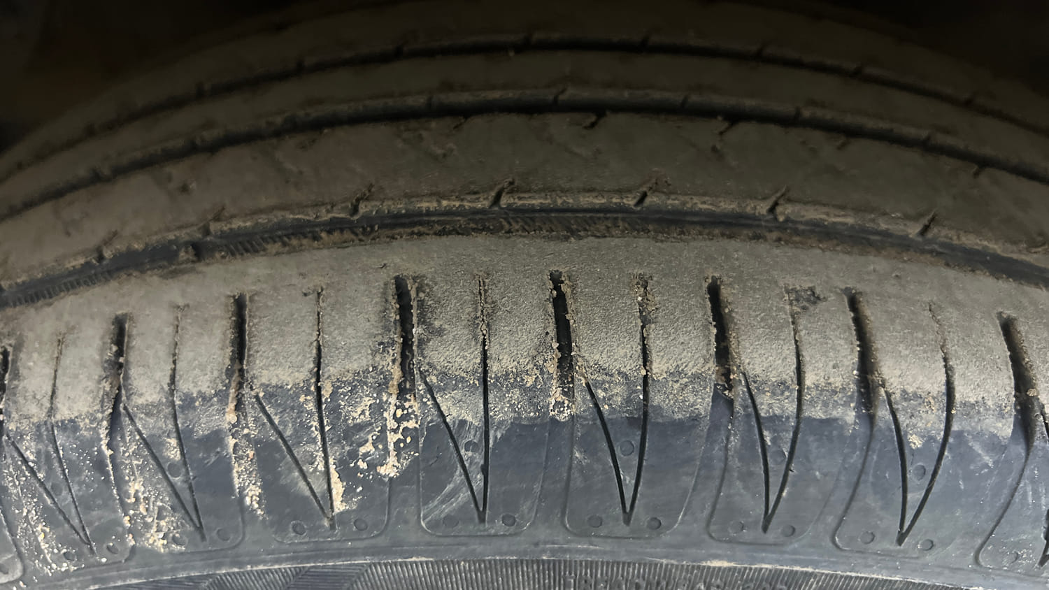 Used 2012 Hyundai i20 Sportz 1.2 Petrol Manual tyres LEFT FRONT TYRE TREAD VIEW