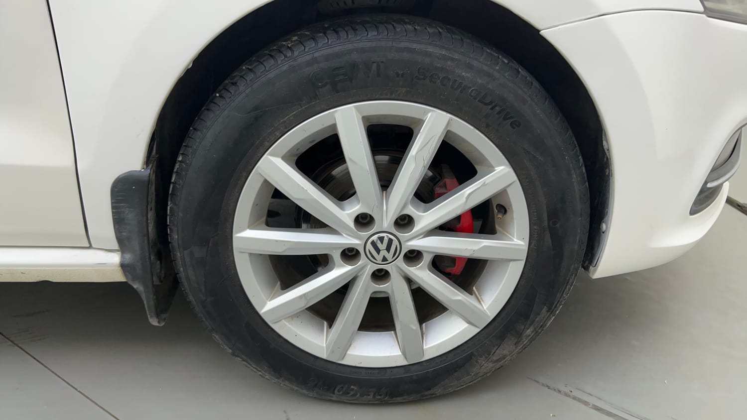 Used 2017 Volkswagen Polo GT TSI Petrol Automatic tyres RIGHT FRONT TYRE RIM VIEW