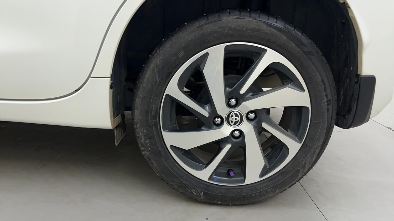 Used 2025 Toyota Glanza V AMT Petrol Automatic tyres LEFT REAR TYRE RIM VIEW