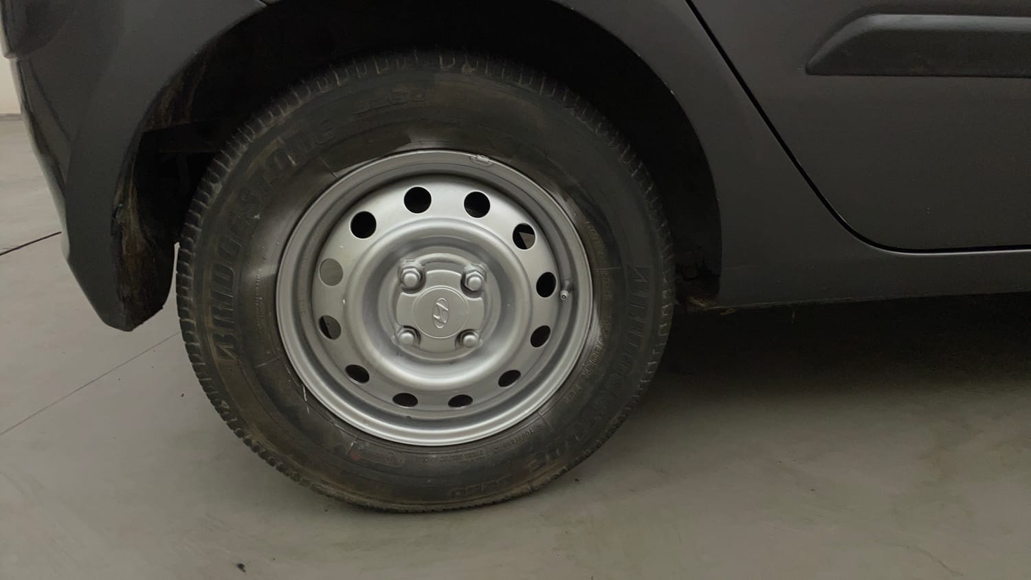 Used 2011 Hyundai i10 Era 1.1 iRDE2 Petrol Manual tyres RIGHT REAR TYRE RIM VIEW
