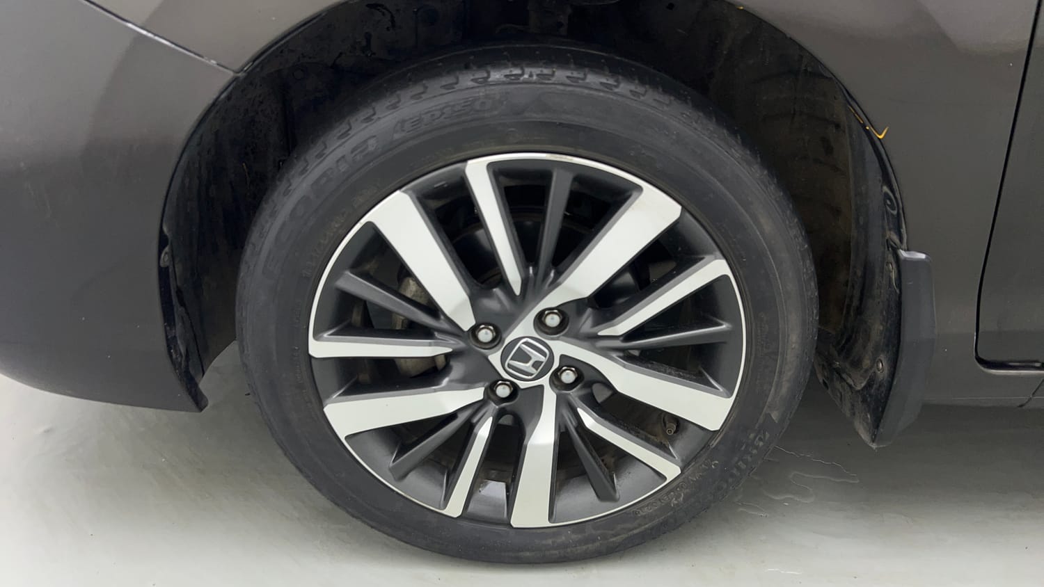 Used 2021 Honda City ZX CVT Petrol Petrol Automatic tyres LEFT FRONT TYRE RIM VIEW