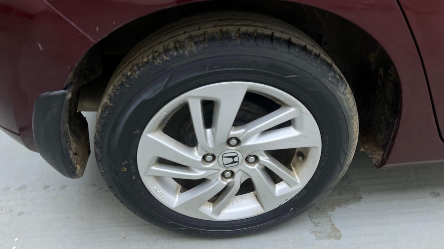 Used 2015 Honda Jazz VX Petrol Petrol Manual tyres RIGHT REAR TYRE RIM VIEW