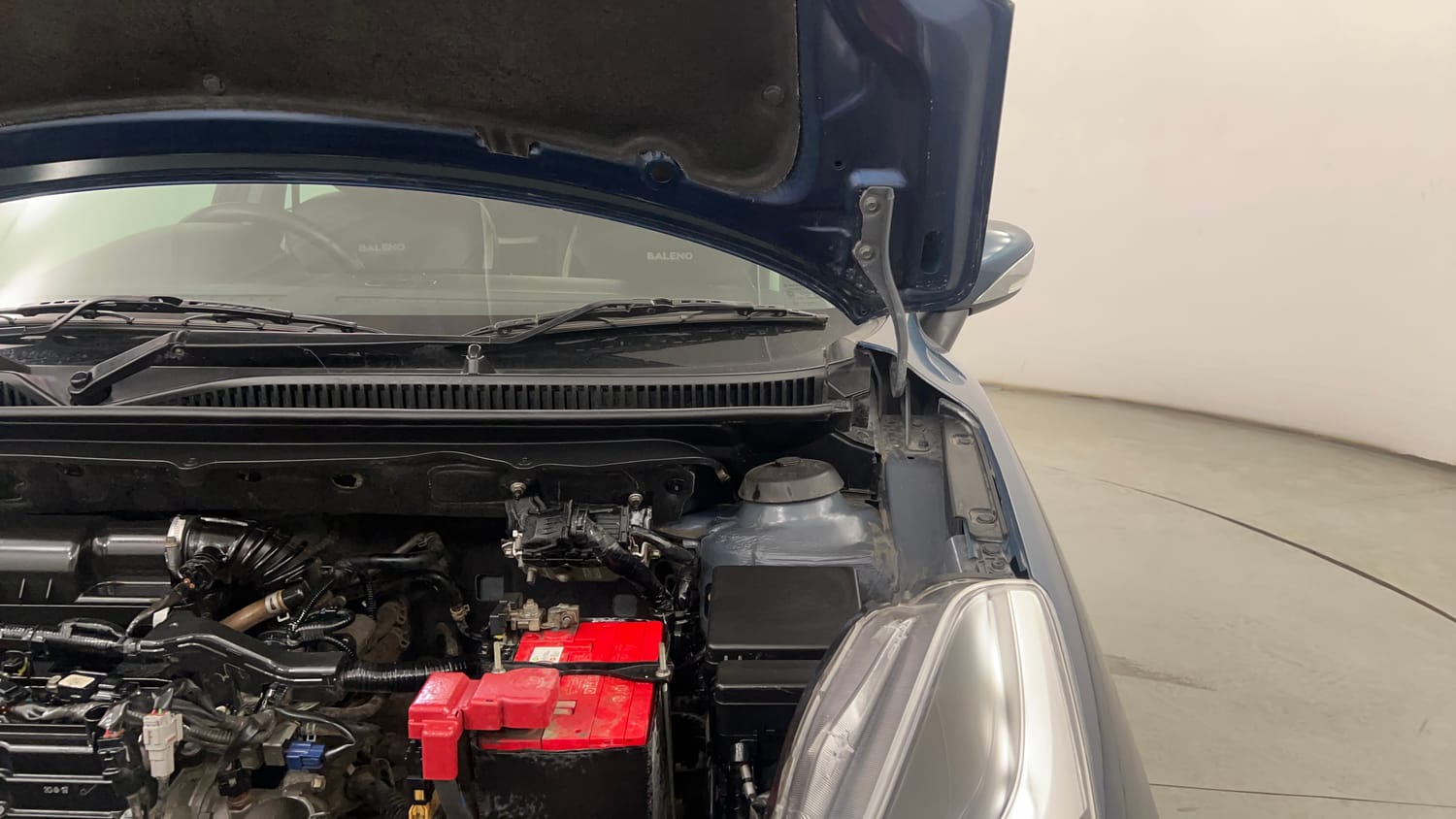 Used 2017 Maruti Suzuki Baleno Alpha 1.2 Petrol Manual engine ENGINE LEFT SIDE HINGE & APRON VIEW