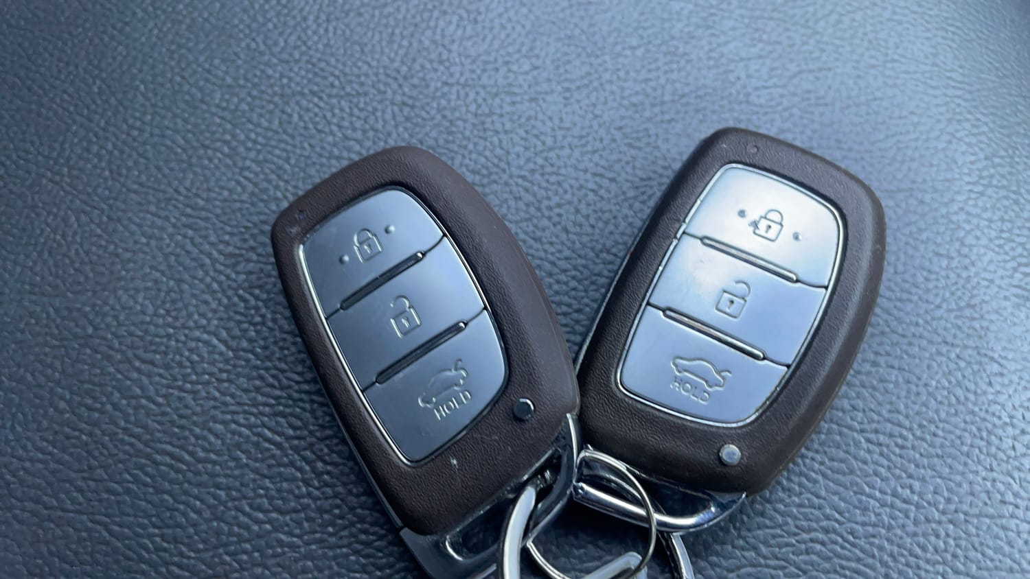 Used 2023 Hyundai Aura SX 1.2 CNG Cng Manual extra CAR KEY VIEW