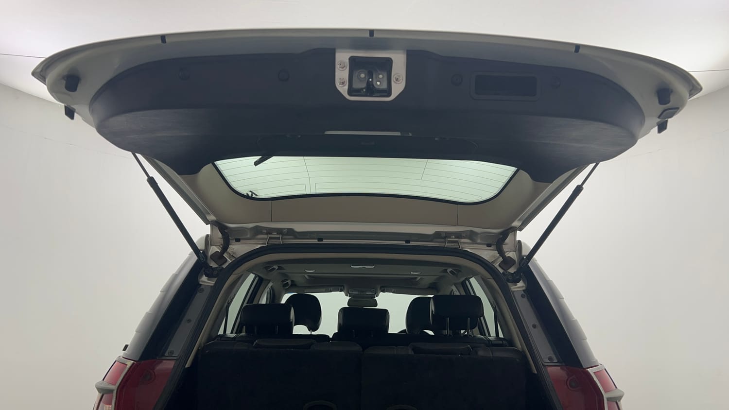 Used 2017 Mahindra XUV500 W10 AT Black Interiors Diesel Automatic interior DICKY DOOR OPEN VIEW