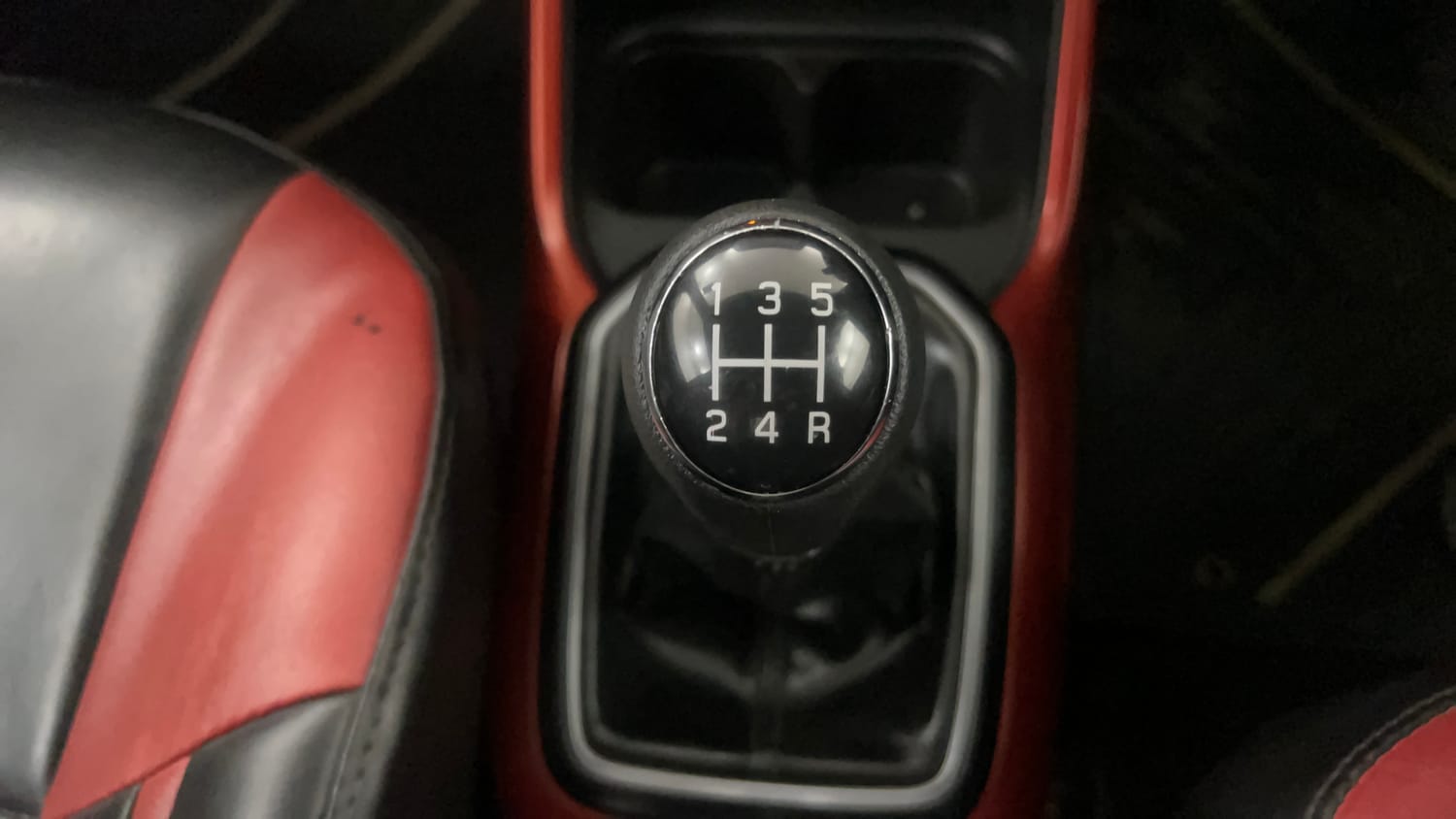 Used 2017 Maruti Suzuki Ignis Alpha MT Petrol Dual Tone Petrol Manual interior GEAR  KNOB VIEW