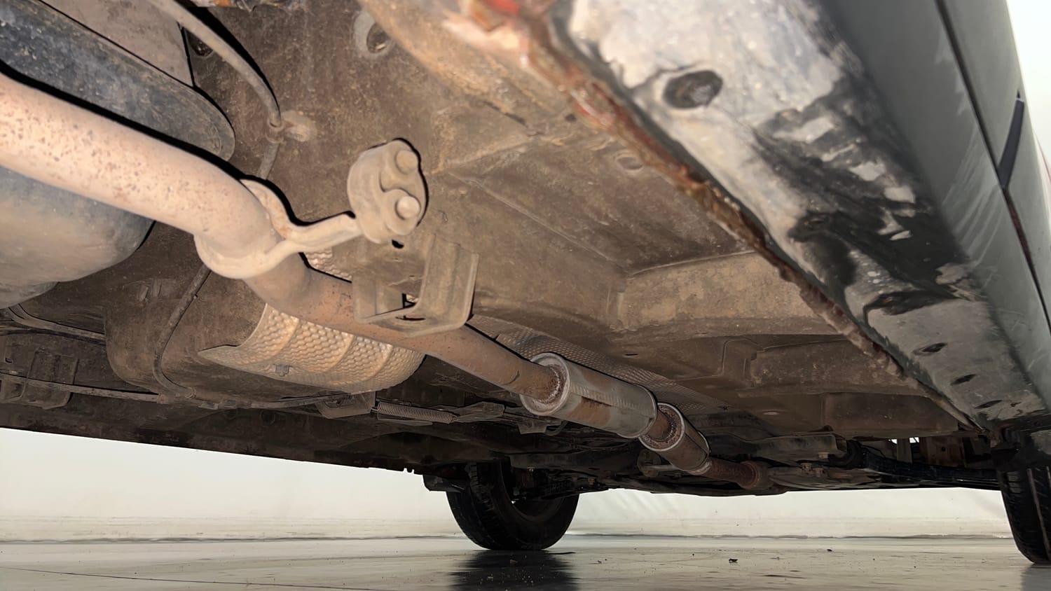 Used 2016 Mahindra KUV100 K6+ 6 STR Petrol Manual extra REAR RIGHT UNDERBODY VIEW