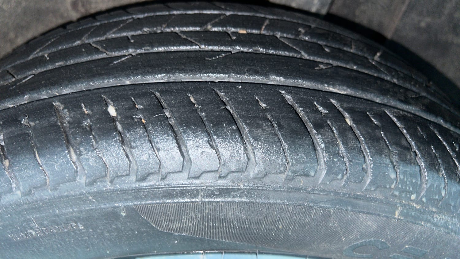 Used 2022 Nissan Magnite XV Turbo CVT Petrol Automatic tyres LEFT REAR TYRE TREAD VIEW