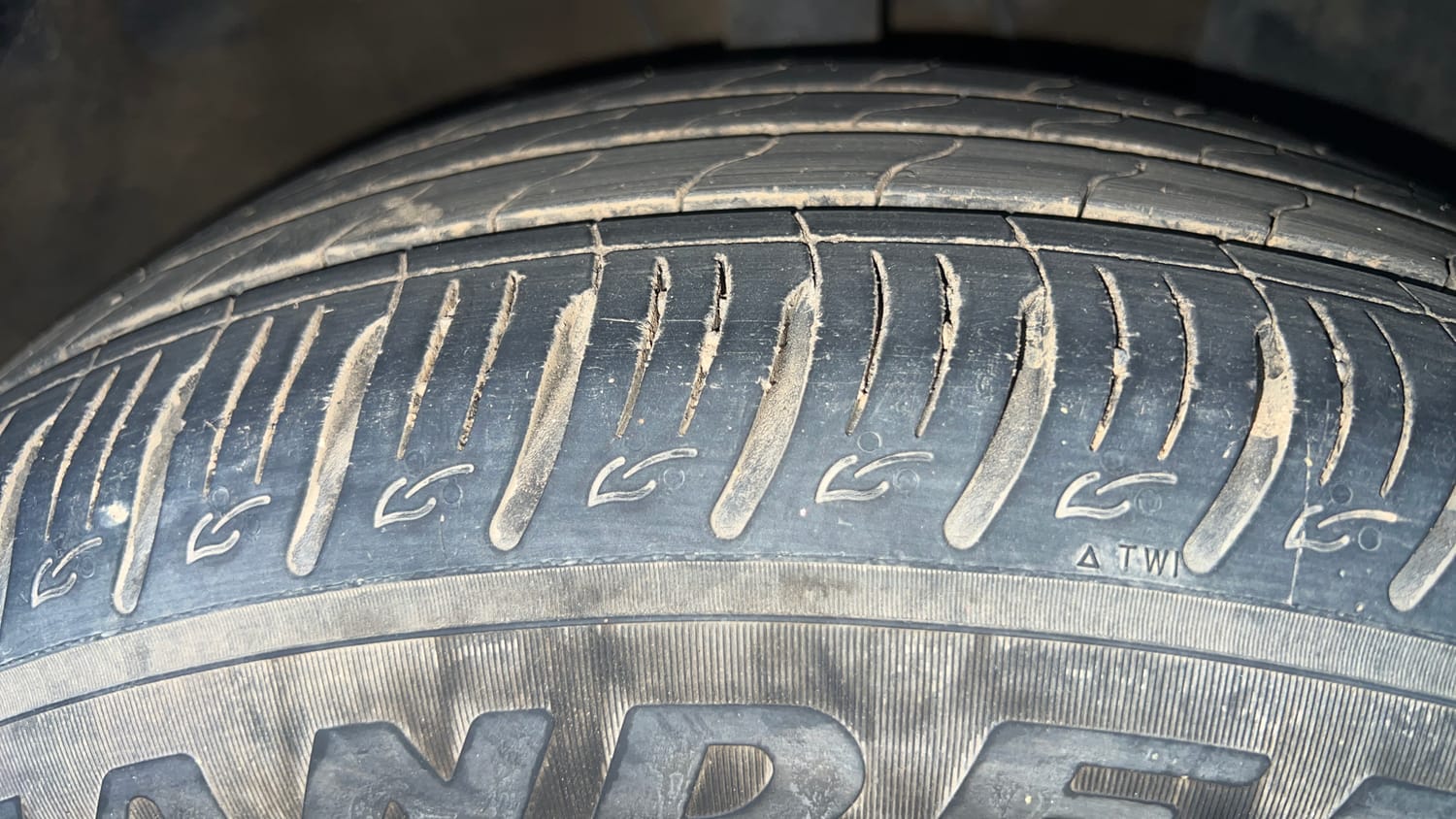 Used 2024 Hyundai Venue S (O) 1.0 Turbo DCT Petrol Automatic tyres RIGHT FRONT TYRE TREAD VIEW