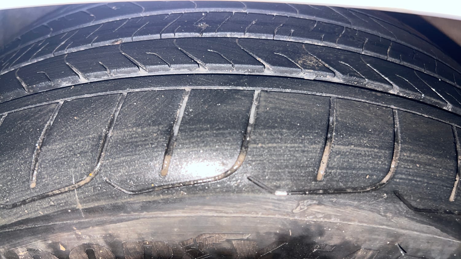 Used 2024 Hyundai Verna SX (O)1.5 Petrol MT Petrol Manual tyres LEFT FRONT TYRE TREAD VIEW
