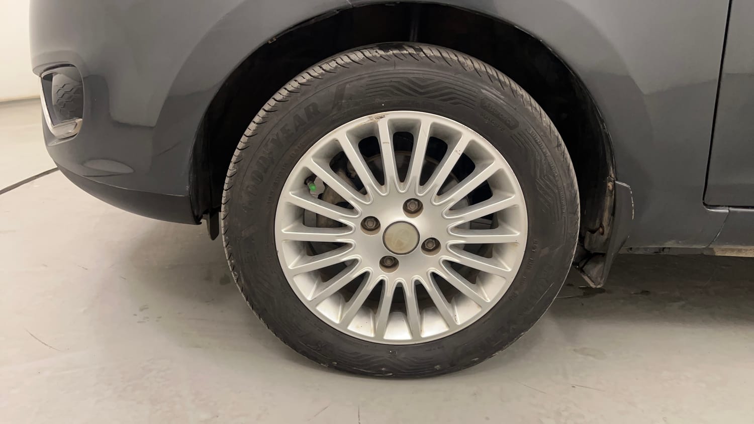 Used 2015 Tata Zest XT Petrol Petrol Manual tyres LEFT FRONT TYRE RIM VIEW
