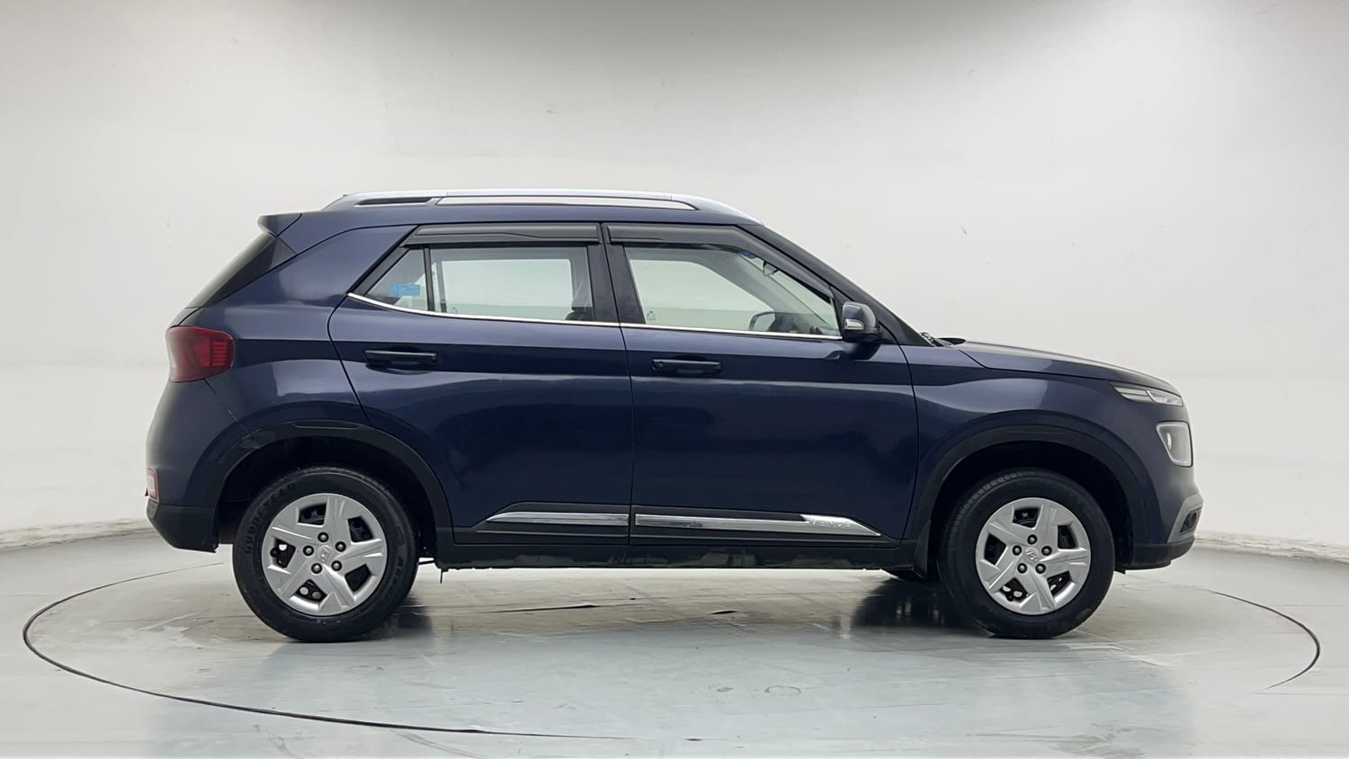 Used 2021 Hyundai Venue S Plus 1.2 Petrol Petrol Manual exterior RIGHT SIDE VIEW