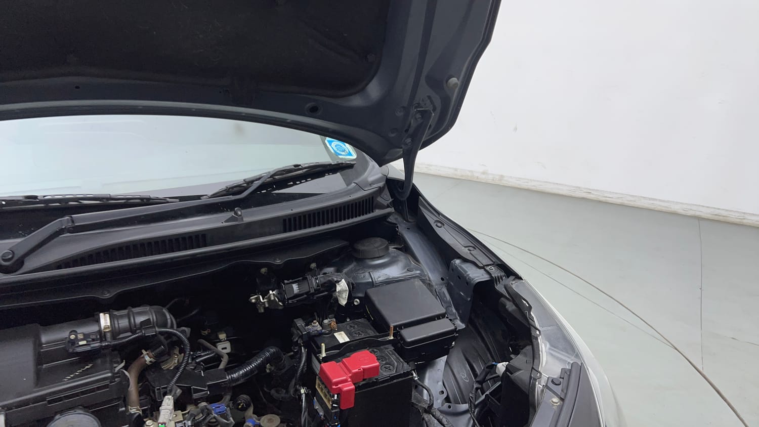 Used 2023 Maruti Suzuki Baleno Alpha MT Petrol Manual engine ENGINE LEFT SIDE HINGE & APRON VIEW