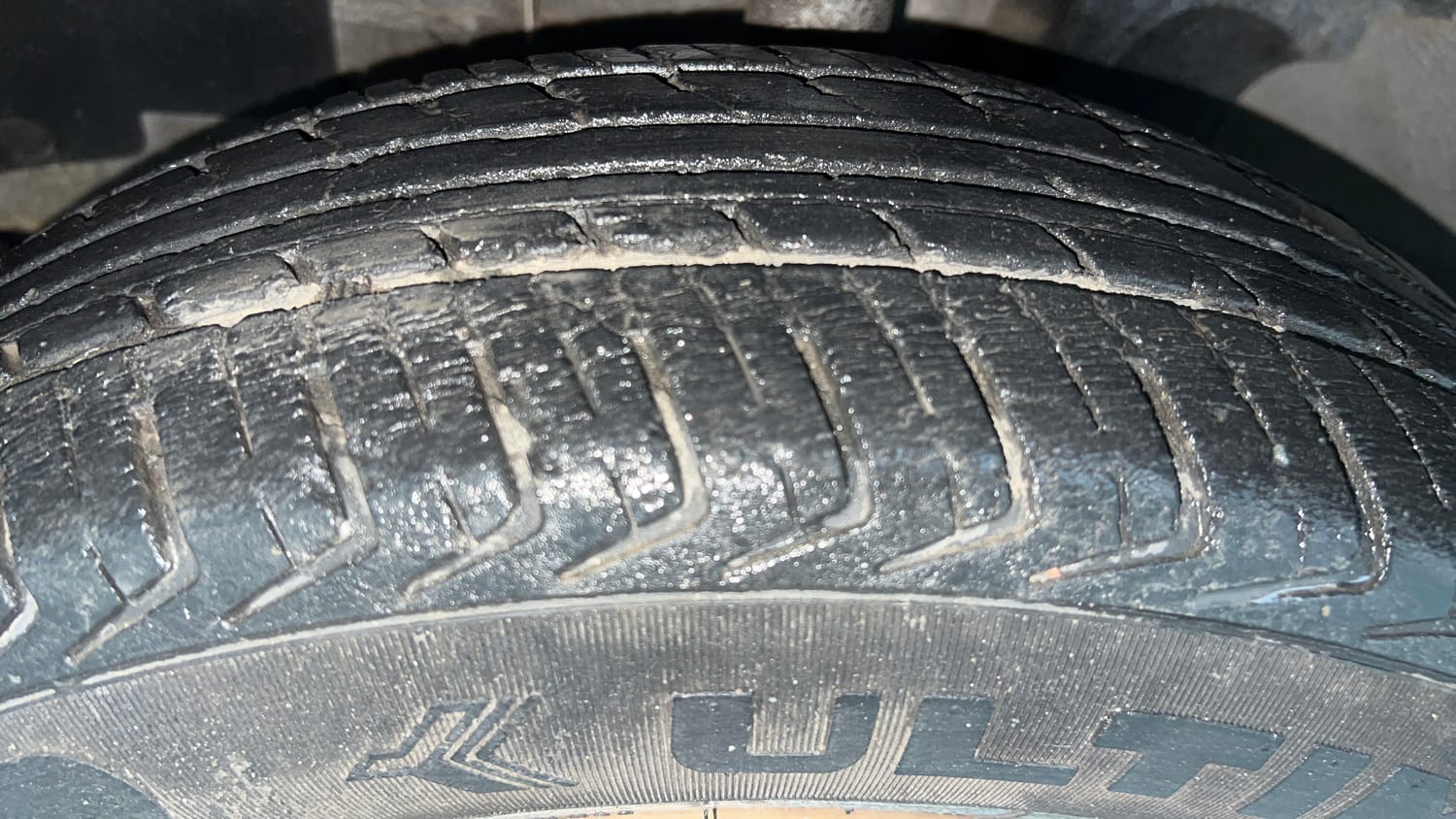 Used 2016 Renault Kwid RXT Petrol Manual tyres LEFT FRONT TYRE TREAD VIEW