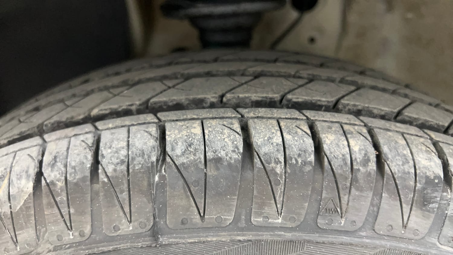 Used 2022 Maruti Suzuki Ignis Zeta 1.2 MT Petrol Manual tyres LEFT FRONT TYRE TREAD VIEW