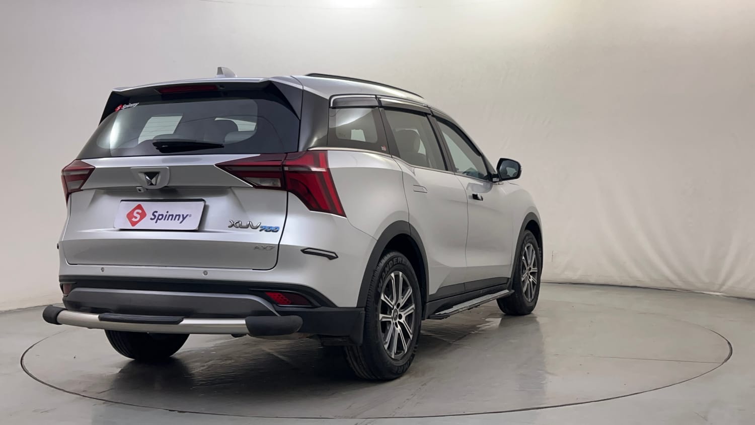Used 2021 Mahindra XUV700 AX 7 Petrol AT 7 STR Petrol Automatic exterior RIGHT REAR CORNER VIEW