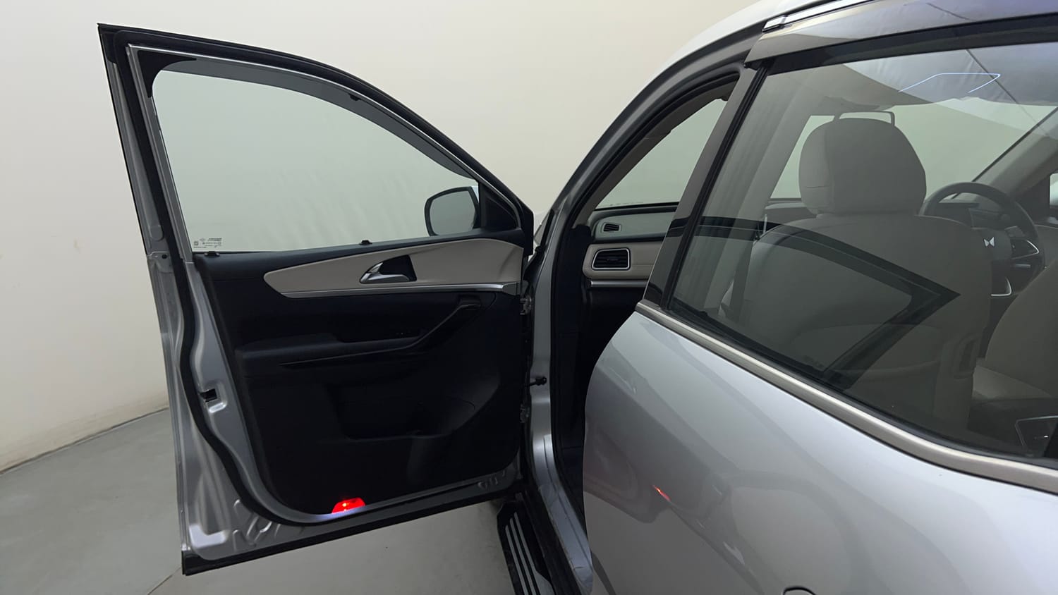 Used 2021 Mahindra XUV700 AX 7 Petrol AT 7 STR Petrol Automatic interior LEFT FRONT DOOR OPEN VIEW