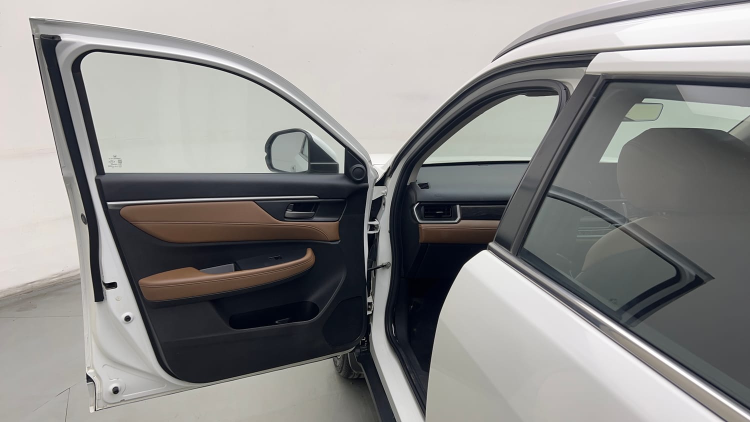 Used 2024 Honda Elevate ZX CVT Petrol Automatic interior LEFT FRONT DOOR OPEN VIEW
