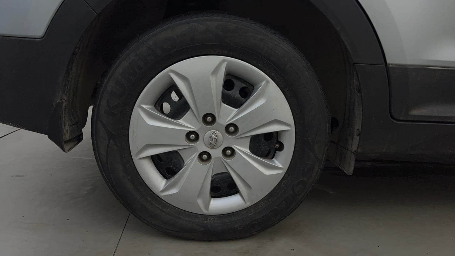 Used 2019 Hyundai Creta E Plus 1.6 Petrol Petrol Manual tyres RIGHT REAR TYRE RIM VIEW
